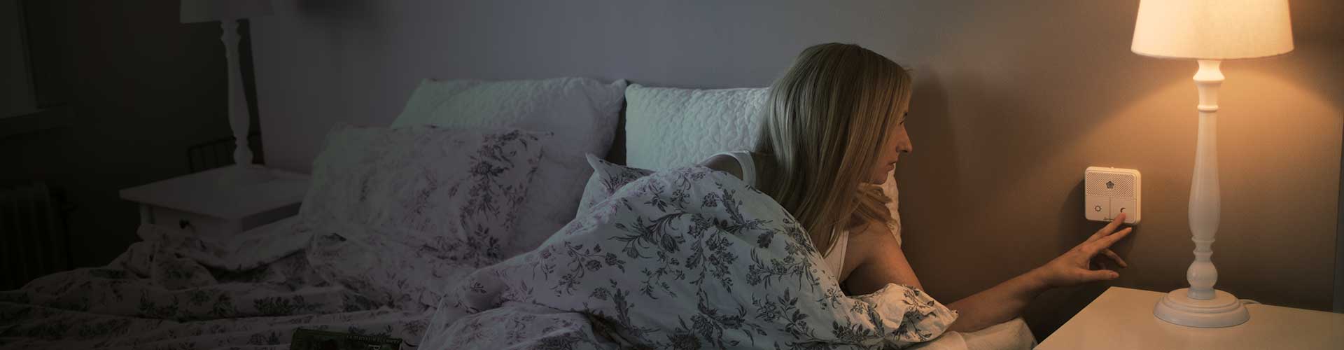 Med nattsikringspanel ved sengen kan du enkelt slå på skallsikring på natten