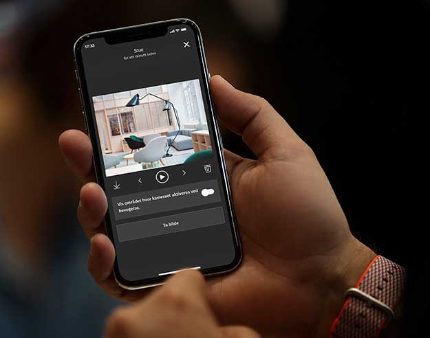Verisure Smartkamera tilgjengelig i fargene blå, grå og hvit
