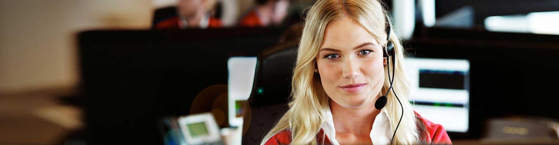 Verisure kundeservice dame med headset