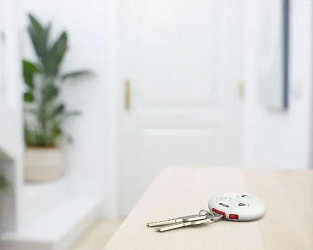 Guardpass fjernkontroll på bord Guardpass fjernkontroll på bord