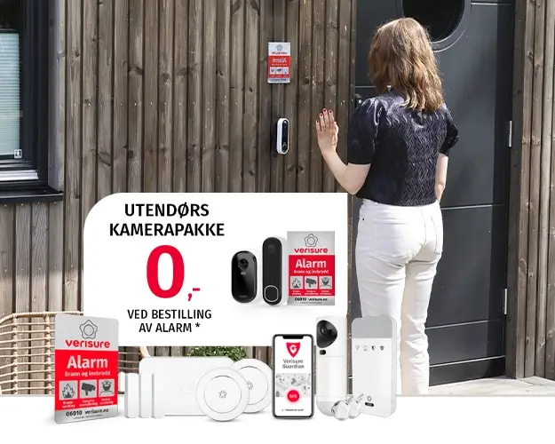 dame ringer på videoringeklokke på alarmsikret hus