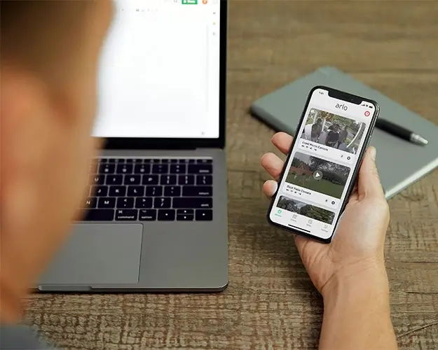 Video fra overvåkningskamera på Arlo app Video fra overvåkningskamera på Arlo app