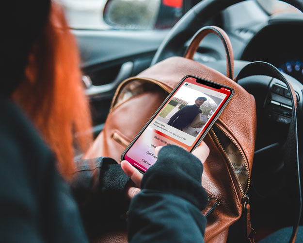 Mobil med videoopptak av bevegelse i bolig