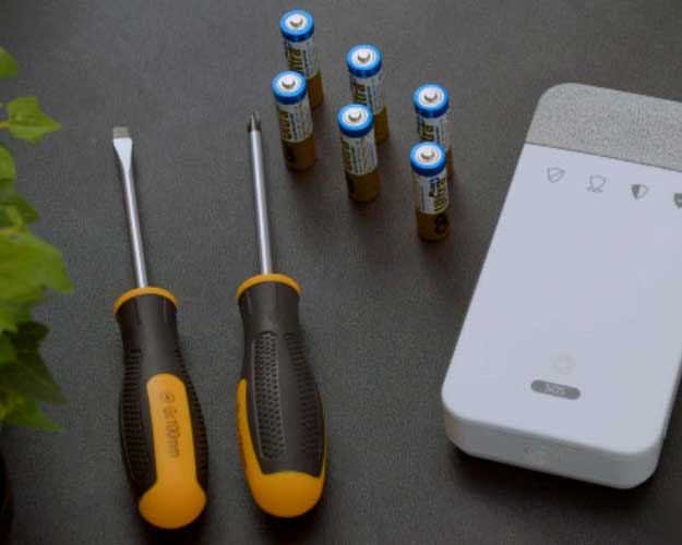 Betjeningspanel, batterier og utstyr for å bytte batterier Betjeningspanel, batterier og utstyr for å bytte batterier