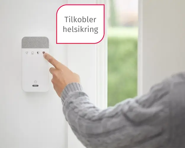 Dame forlater bolig og aktiverer alarm Dame forlater bolig og aktiverer alarm