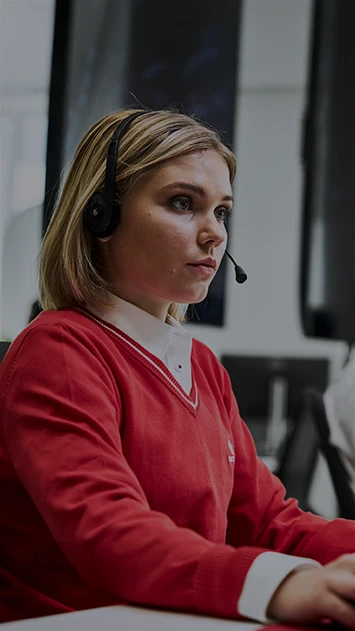 Operatør på alarmstasjonen