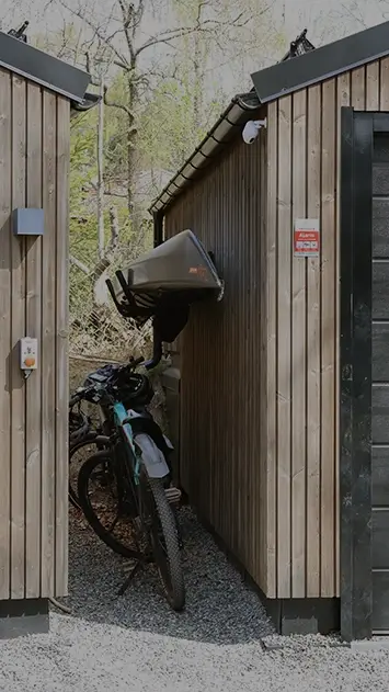 Garasje med sykkel og kajakk
