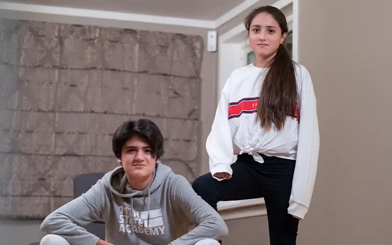 Daniella og Mathias i stua