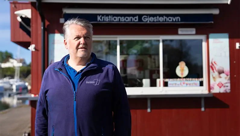 Kjell Anders utenfor Kristiansand Gjestehavn