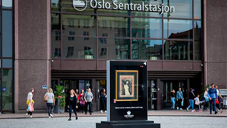 Reklamemonter med Munchs Madonna litografi, sikret av Verisure