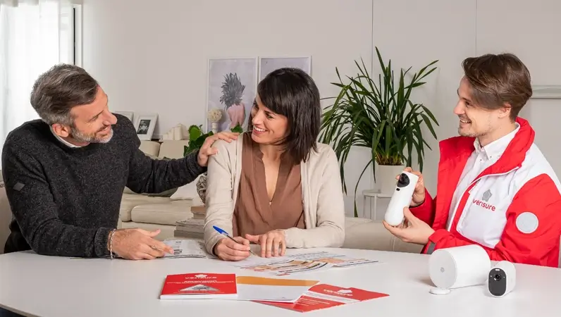Verisure sikkerhetsekspert og kunde