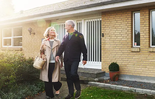 eldre forlater alarmsikret bolig