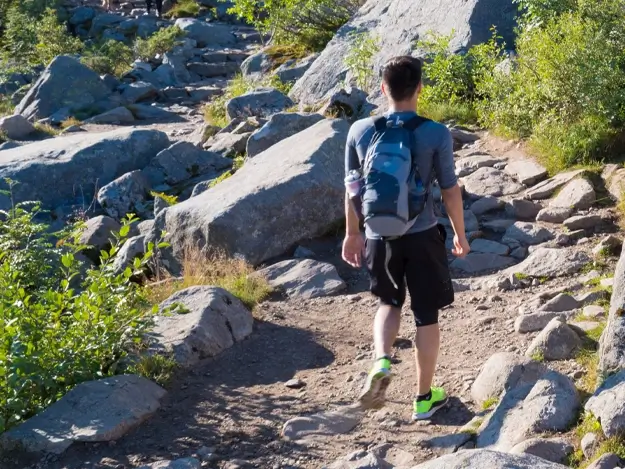 Turgårer på vei opp fjell