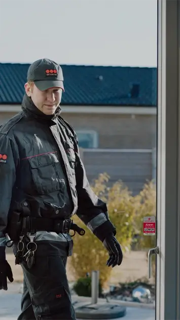 Vekter undersøker bolig