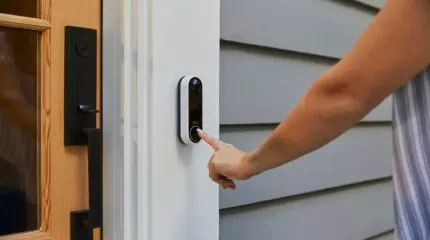 Jente ringer på Arlo ringeklokke Jente ringer på Arlo ringeklokke