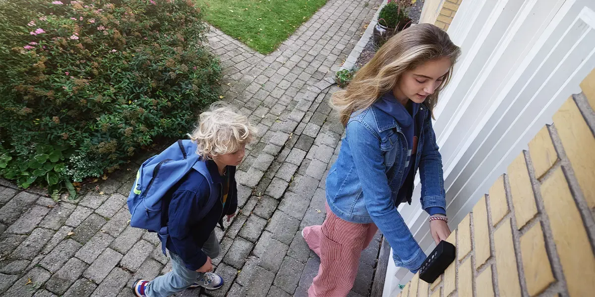 skolebarn kommer trygt hjem