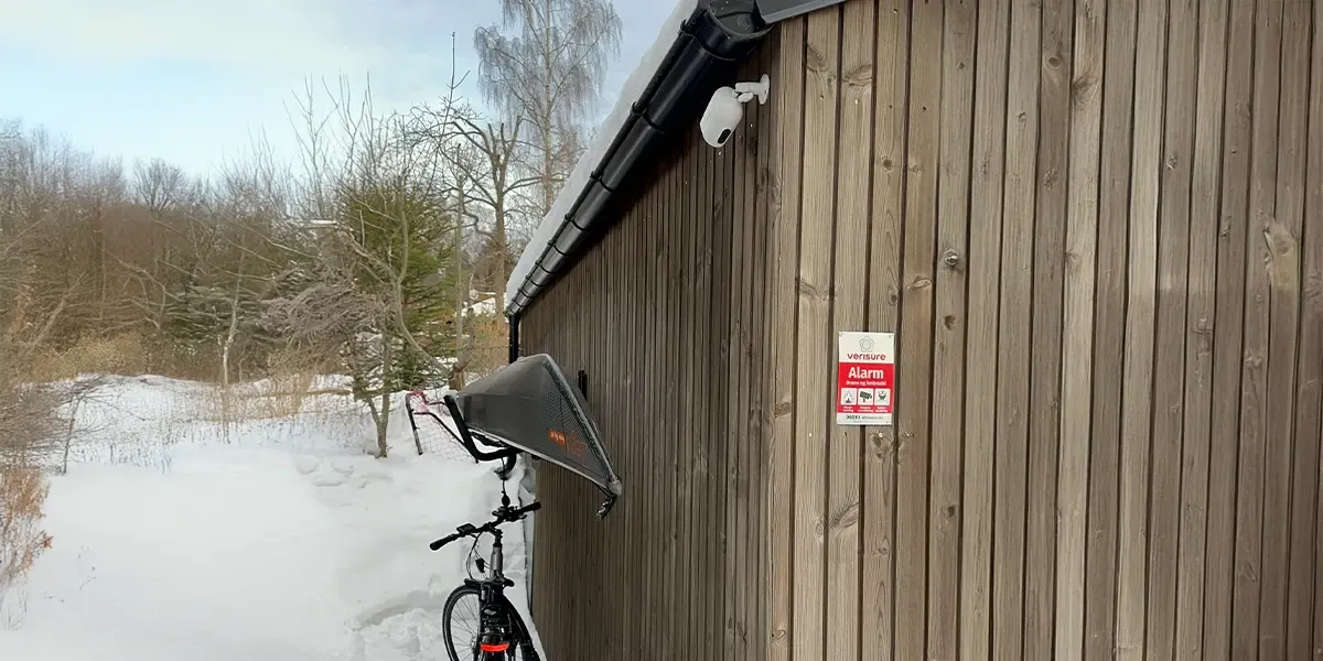 utendørskamera på garasje
