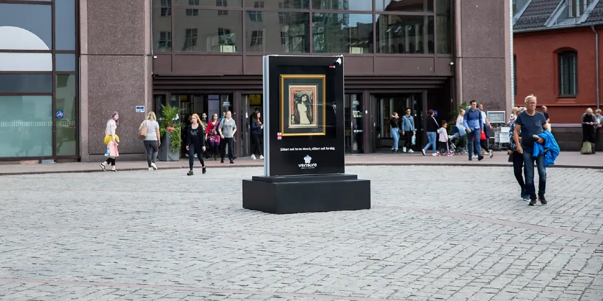 Munch sikret i glassdisplay på oslo s