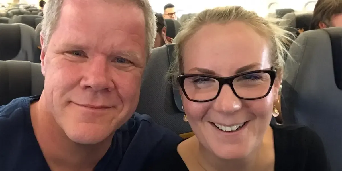 Thomas og Carolines kundehistorie om SOS funksjonen i boligalarmen