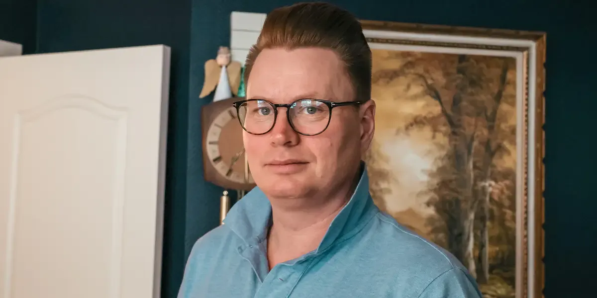 Thomas Christian Vatne ble vekket av brannalarmen da julepynten tok fyr