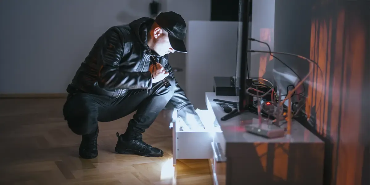 Innbruddstyv leter etter verdisaker