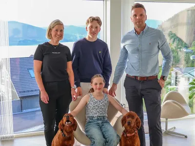 Familien Myrlund Haugum med Ida i midten