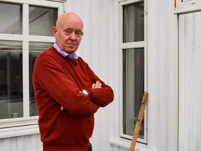 Ola foran huset der innbruddstyvene forsvant