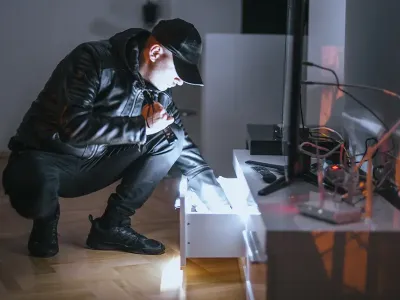 Innbruddstyv leter etter verdisaker