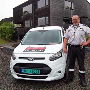Vekter reddet hund ved brann