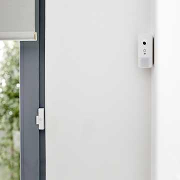 Kameradetektor og sjokksensor i bolig