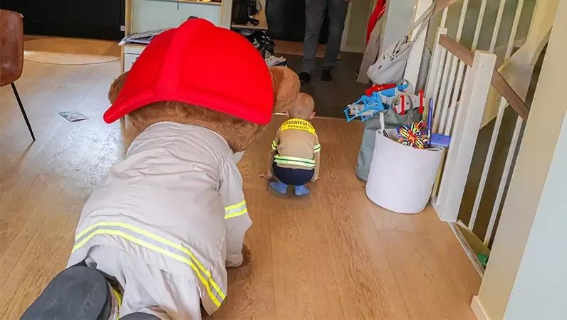 Det kan være lettere å krabbe på bakken under røyken Det kan være lettere å krabbe på bakken under røyken