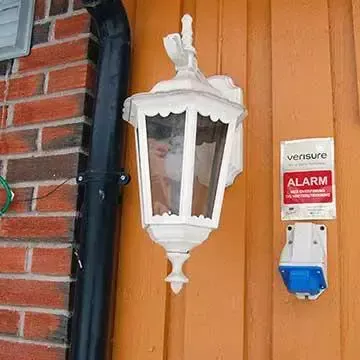 Alarmskilt på bolig