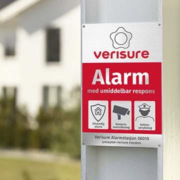 Alarmskilt på hus